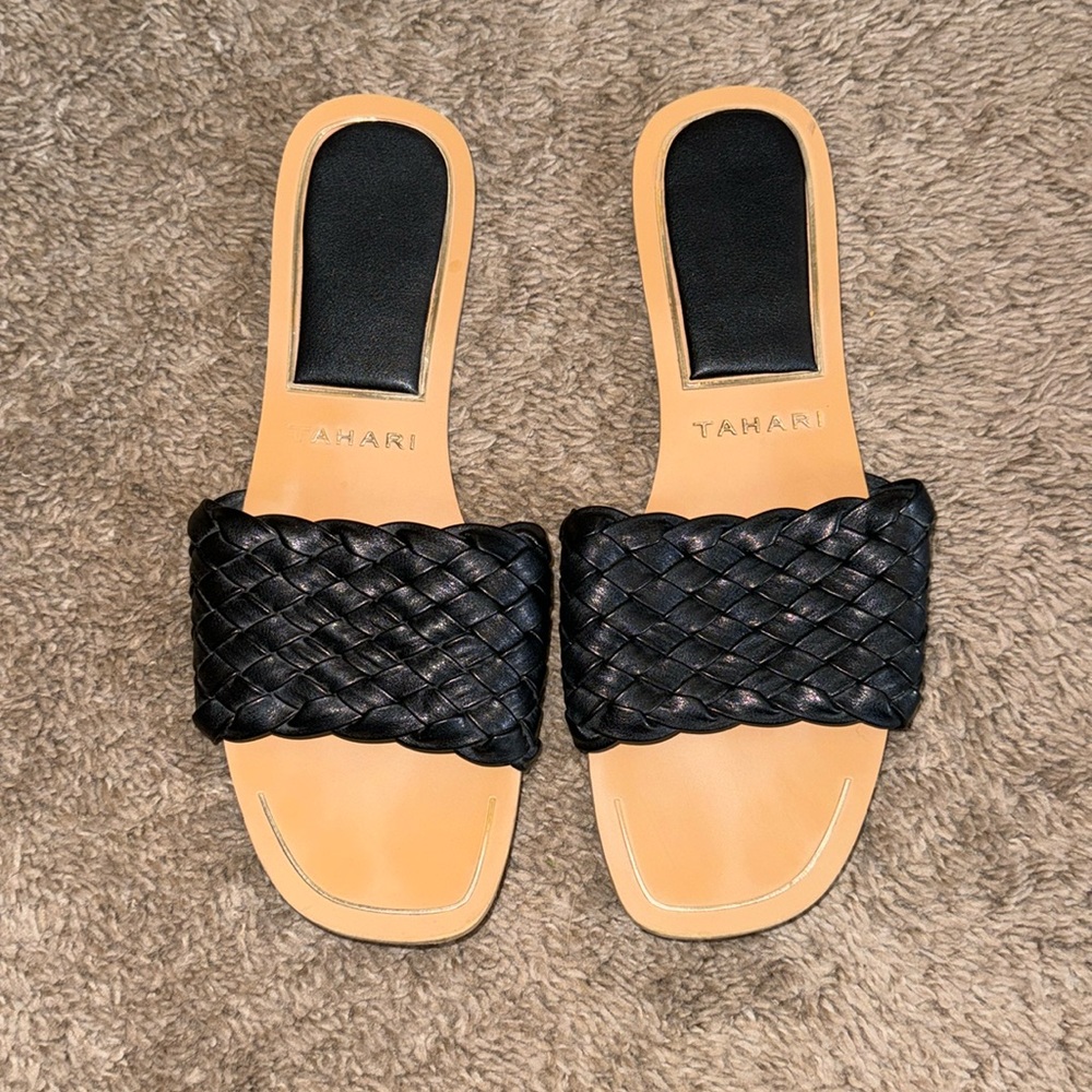 Cute, comfortable use sandals
